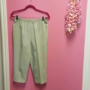 Judy 💕💕💙Logan  3/4 Length Pants Black